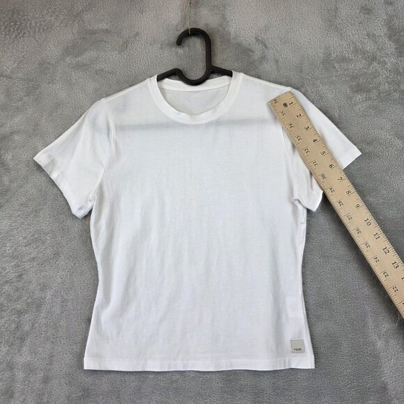 Vuori Shirt Womens Small White VW1168 Short Sleeve Crewneck Athletic Tee Top - Picture 2 of 9